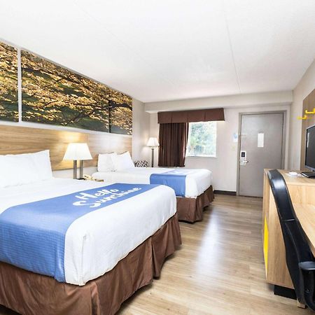 Days Inn By Wyndham Dayton Huber Heights Northeast Eksteriør billede