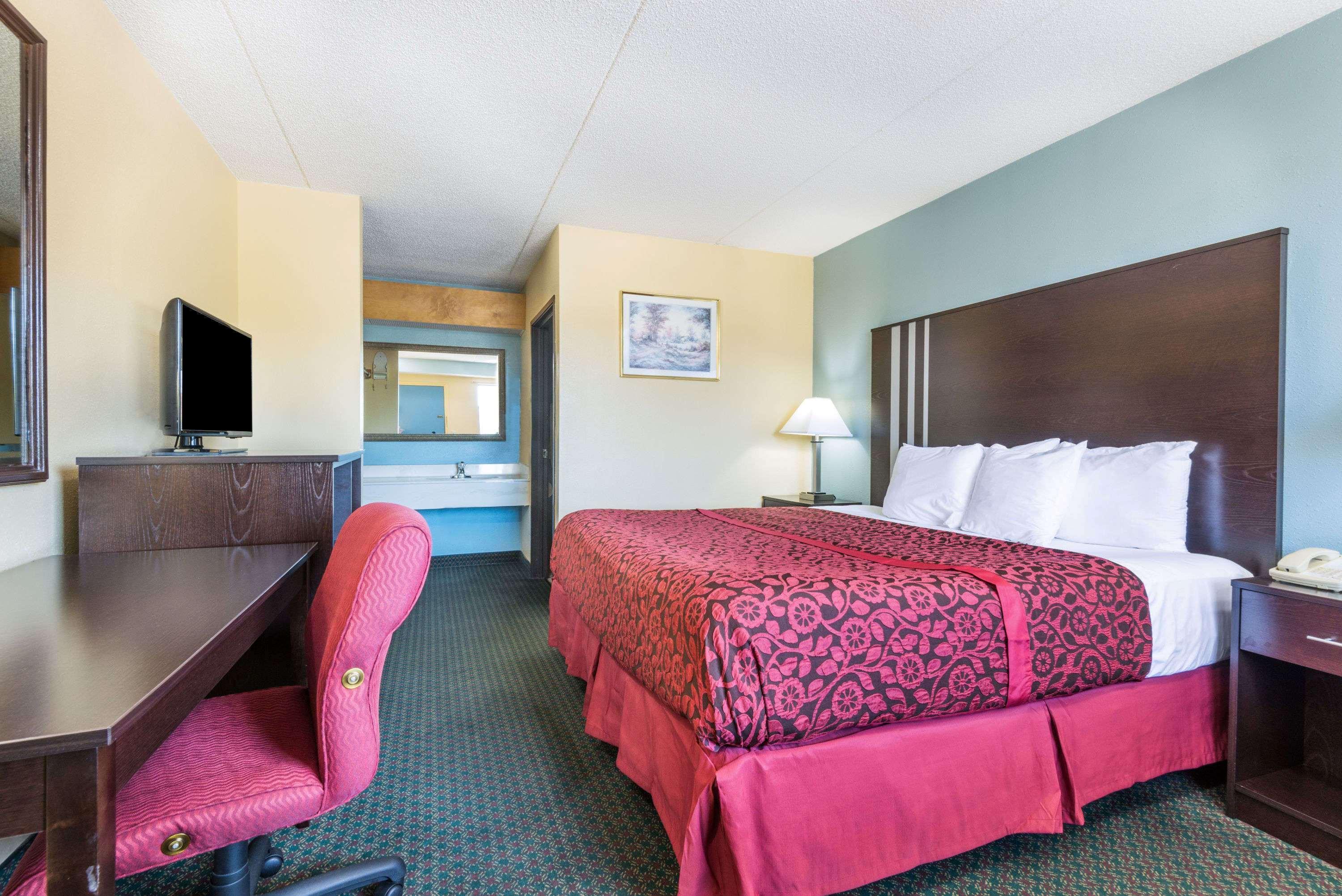 Days Inn By Wyndham Dayton Huber Heights Northeast Eksteriør billede