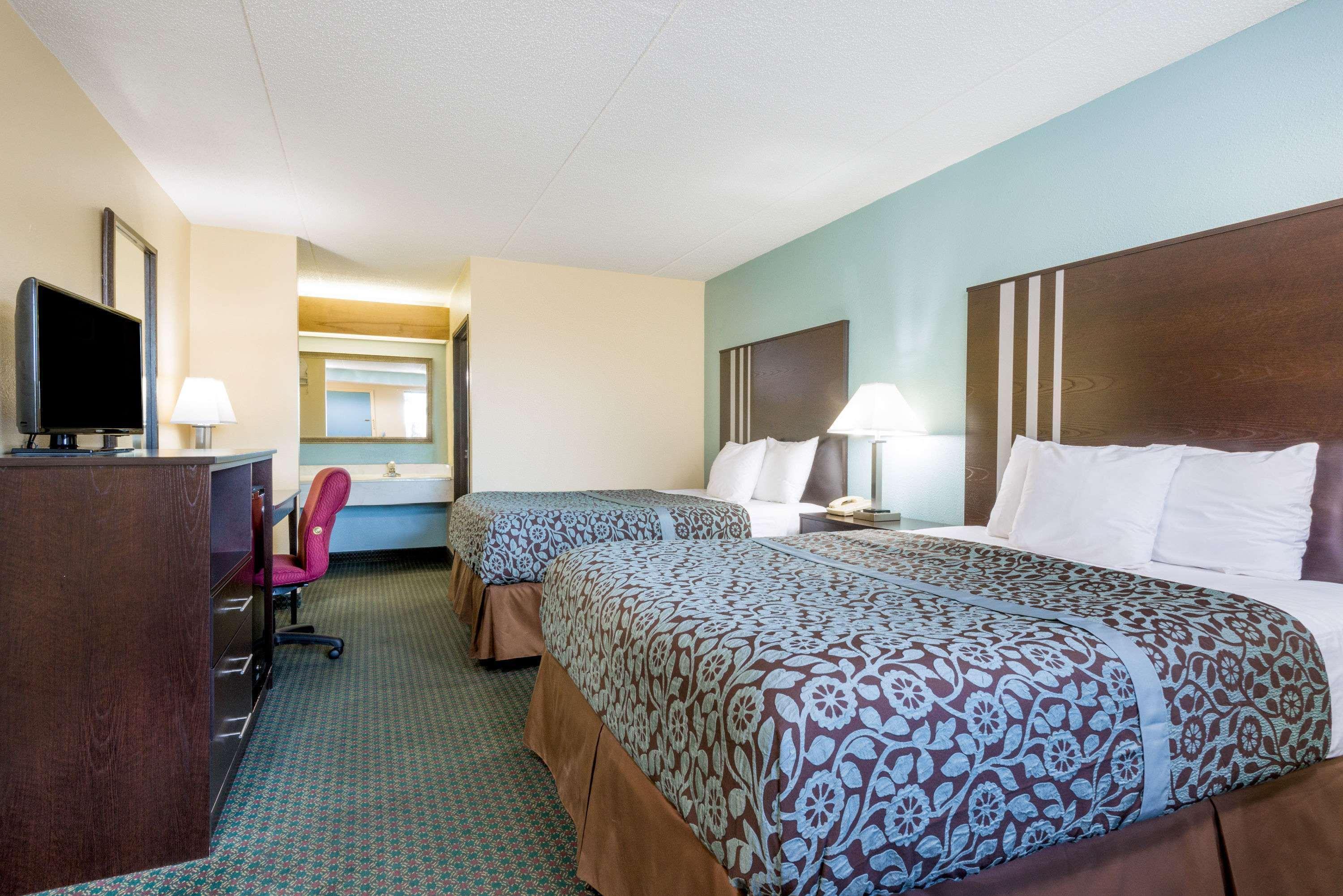 Days Inn By Wyndham Dayton Huber Heights Northeast Eksteriør billede