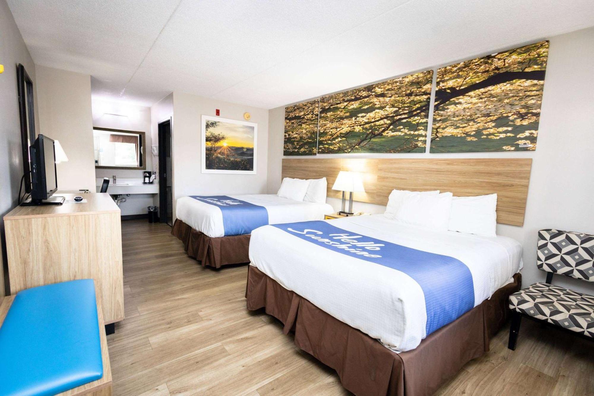 Days Inn By Wyndham Dayton Huber Heights Northeast Eksteriør billede