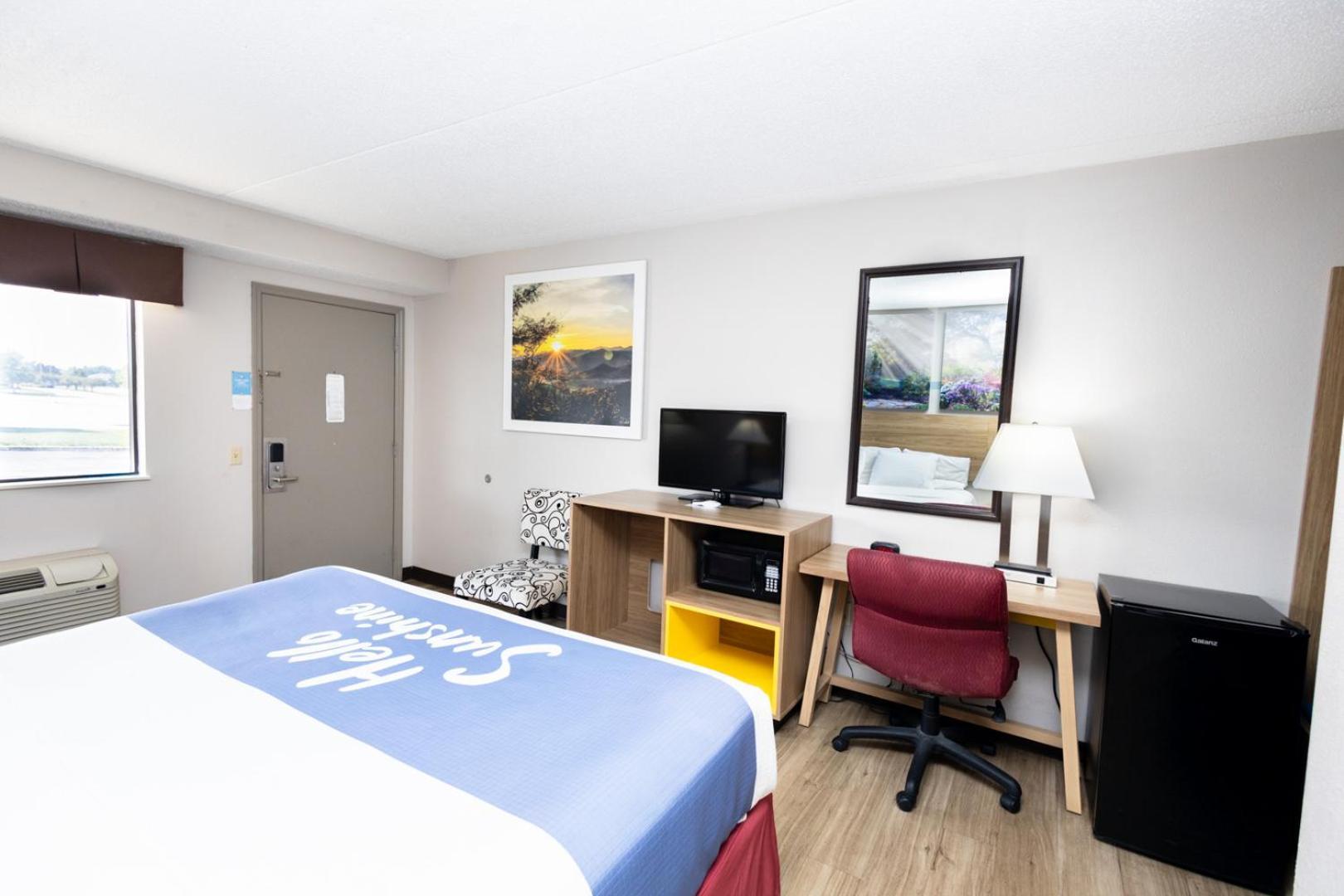 Days Inn By Wyndham Dayton Huber Heights Northeast Eksteriør billede