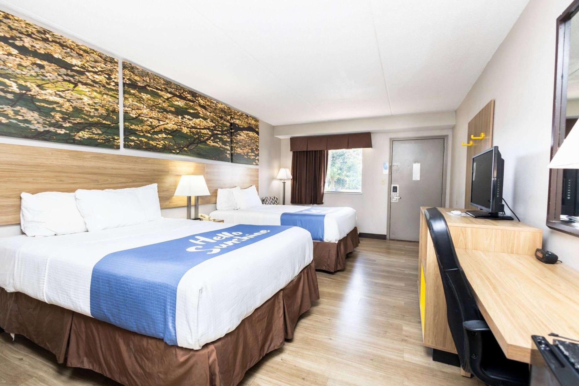 Days Inn By Wyndham Dayton Huber Heights Northeast Eksteriør billede