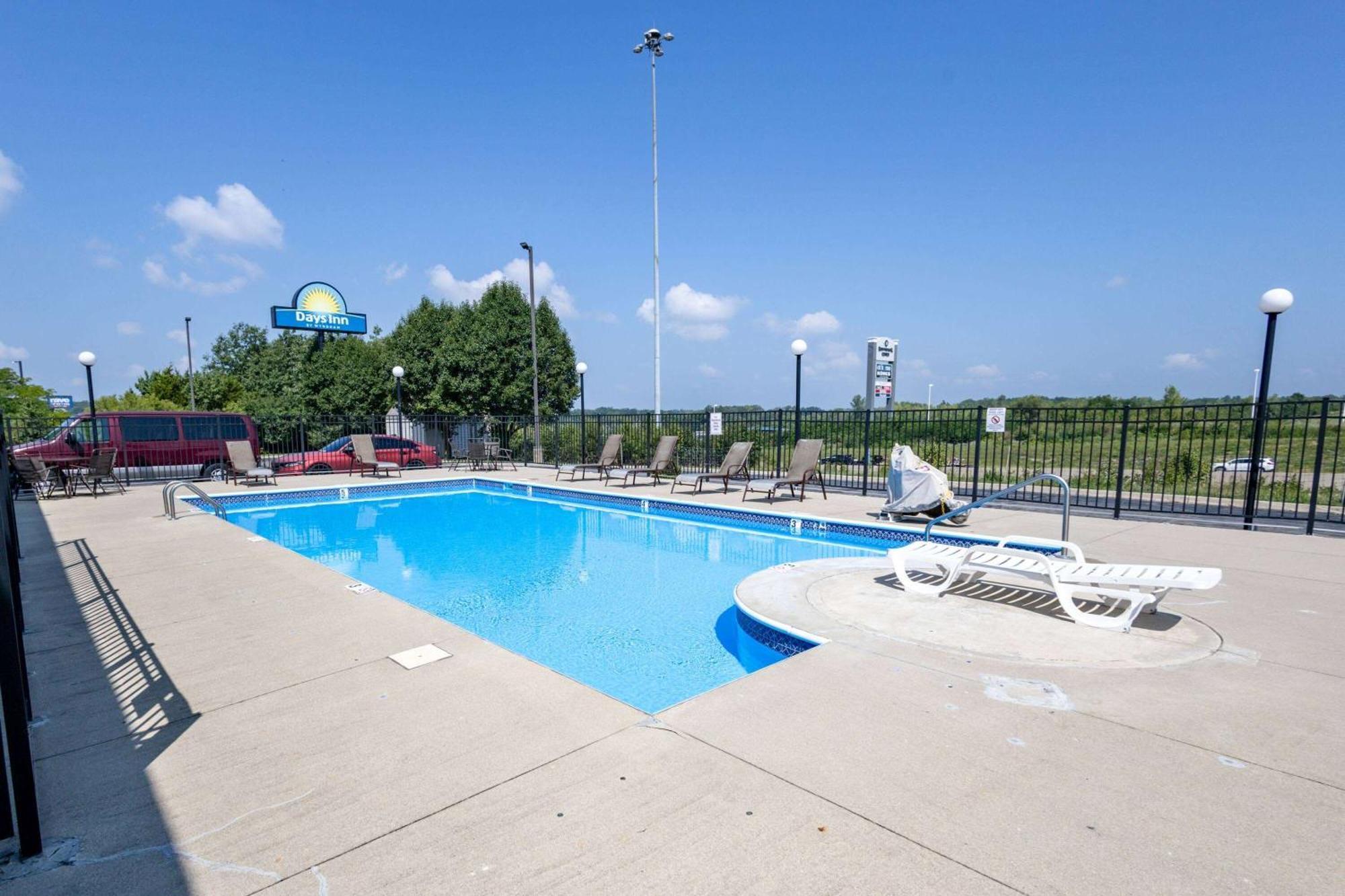 Days Inn By Wyndham Dayton Huber Heights Northeast Eksteriør billede